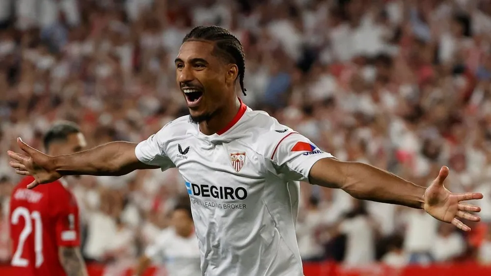 Loic Bade của Sevilla đã lọt vào tầm ngắm của Liverpool