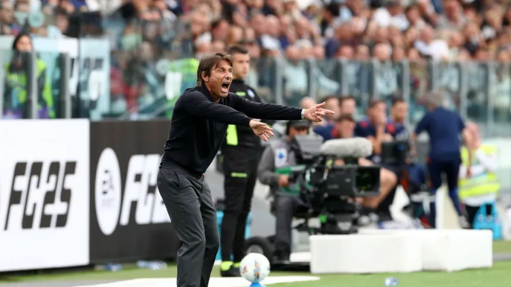HLV Antonio Conte lần đầu đối mặt với những người hâm mộ mình