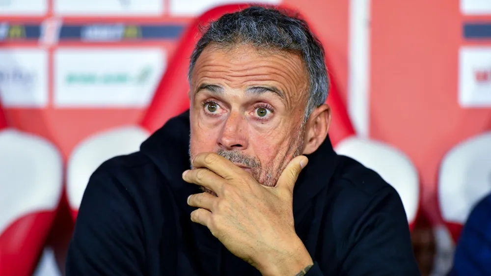 Luis Enrique quyết thắng PSV trên sân nhà