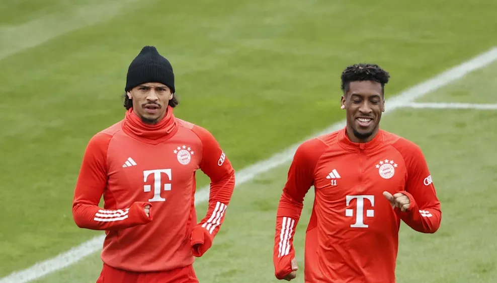 Leroy Sane (trá`i) và Kingsley Coman (phài) trên sân tập của Bayern Munich