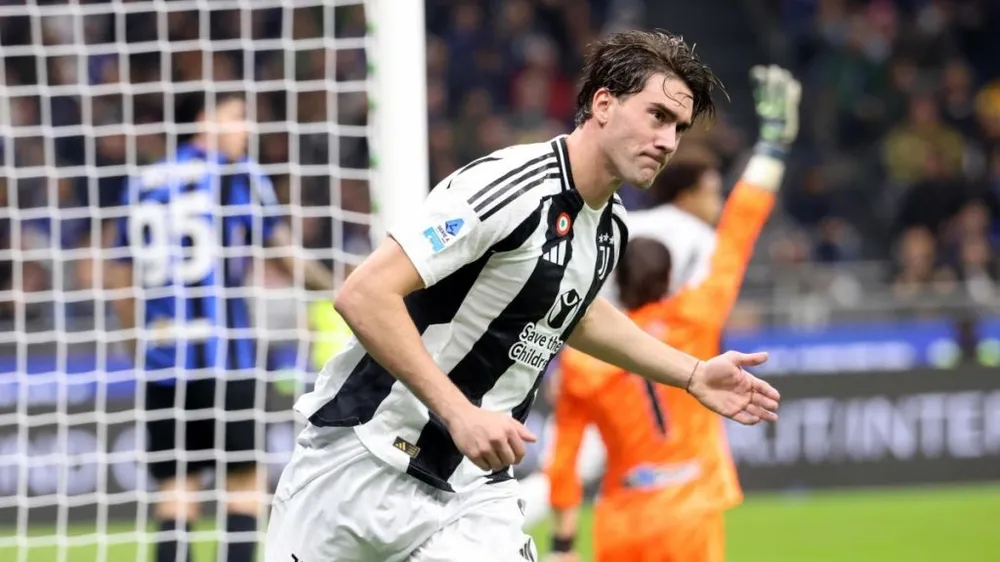 Dusan Vlahovic không cảm thấy thoải mái ở Juventus như ở đội tuyển Serbia