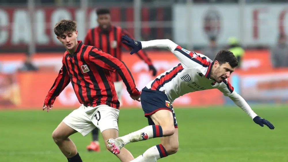 Mattia Liberali (trái) lần đầu tiên được ra sân ở Serie A