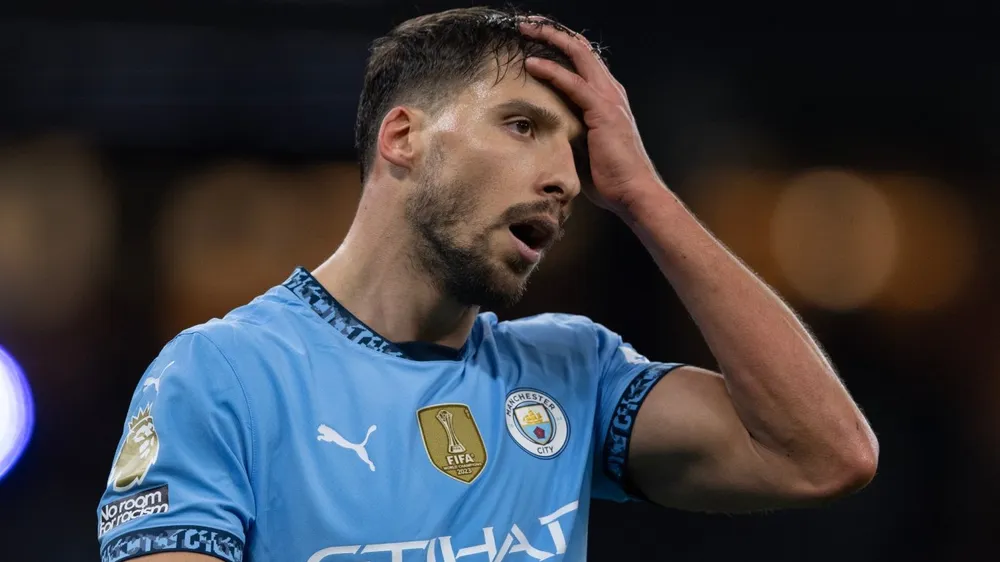 Ruben Dias bối rối khi đau nhói cơ chân