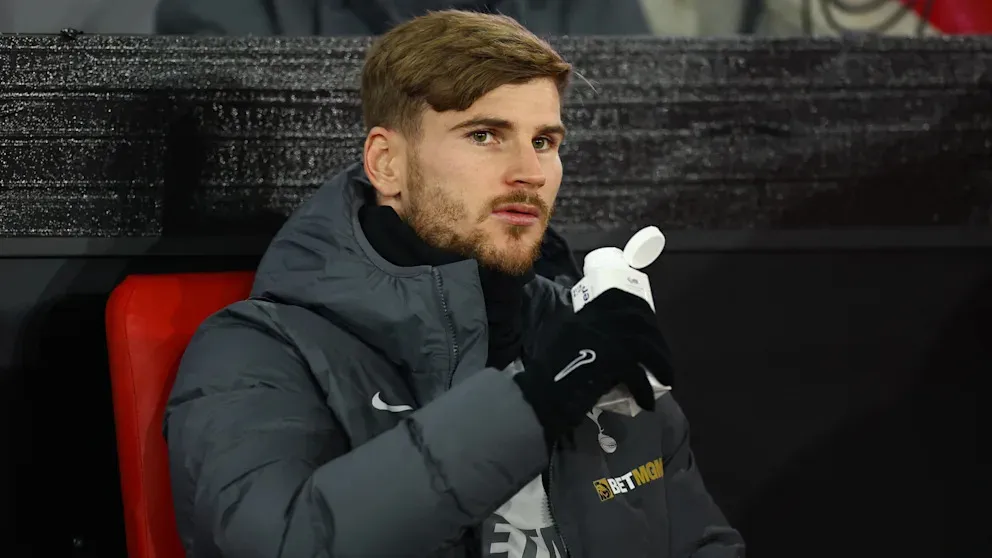 Timo Werner thường xuyên ngồi dự bị ở Tottenham