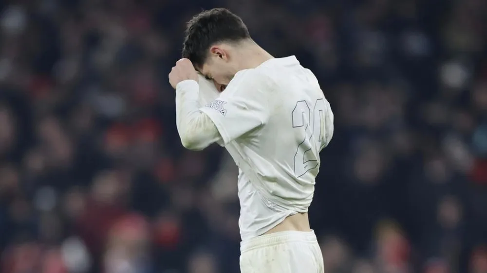 Kai Havertz thất vọng sau khi đá hỏng quả luân lưu