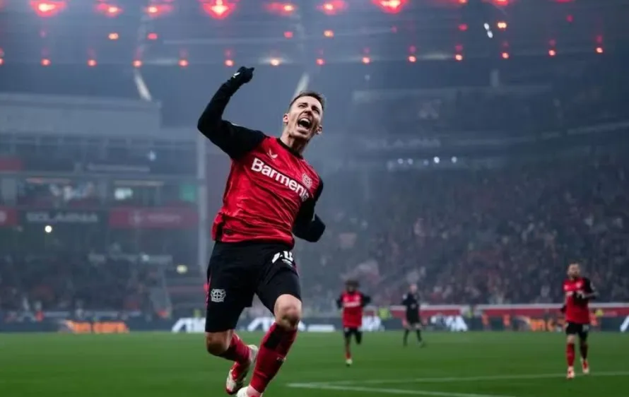 Alex Grimaldo ghi bàn quyết định cho Leverkusen từ pha đá phạt