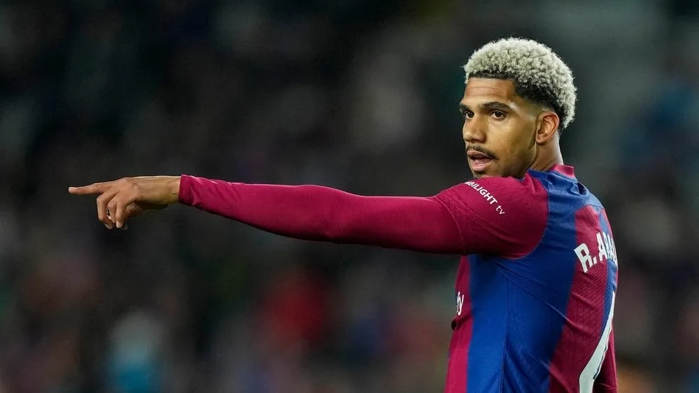 Ronald Araujo sẽ giúp Barcelona vững tin vào thành công mùa này