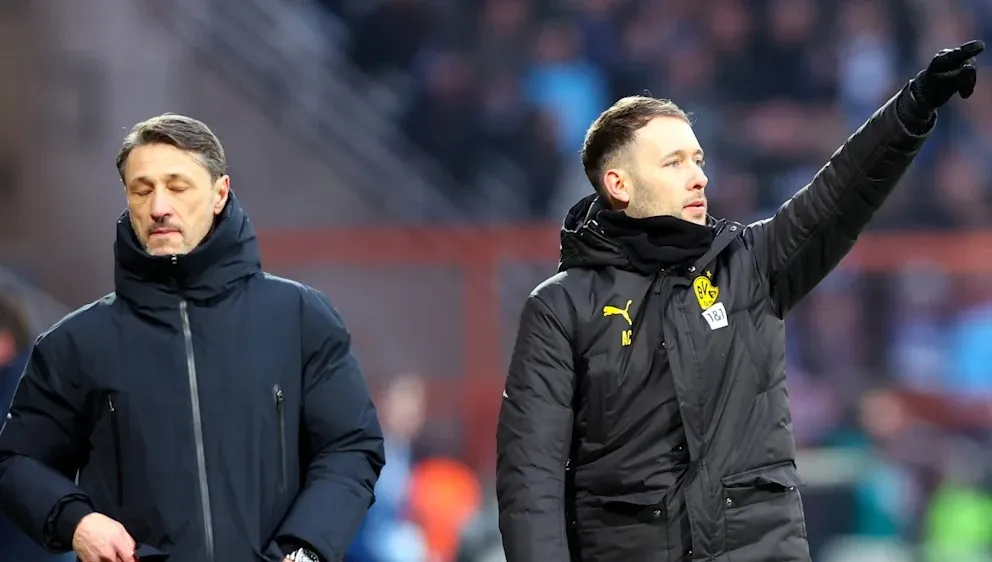 HLV Niko Kovac (trái) và trợ lý Alex Clapham (phải) trong trận thua Bochum