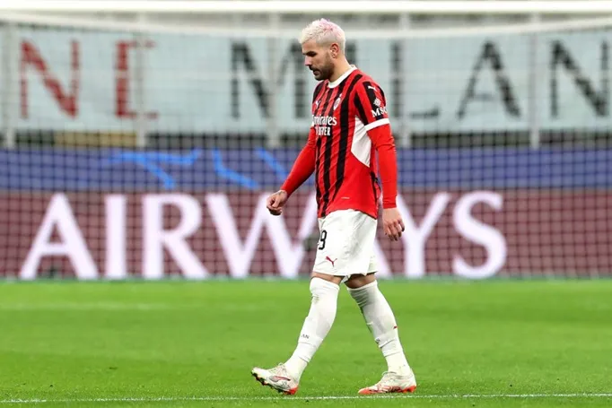 Sai lầm của Theo Hernandez khiến Milan phải trả giá
