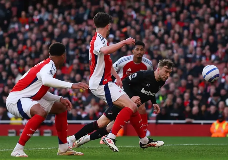 Jarrod Bowen ghi bàn quyết định trận đấu
