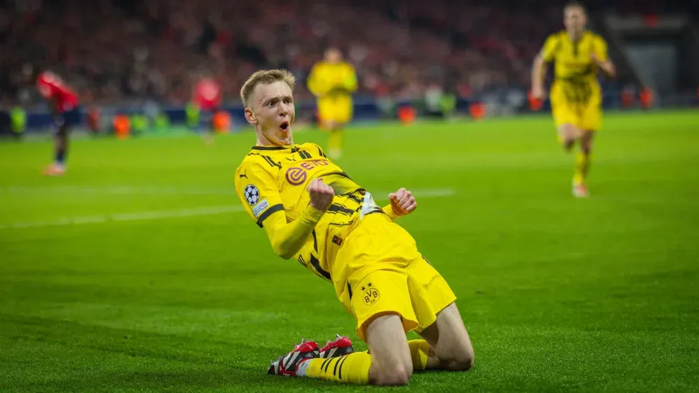 Maximilian Beier ghi bàn quyết định chiến thắng cho Borussia Dortmund