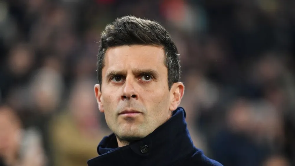 Khuôn mặt không biểu lộ cảm xúc của HLV Thiago Motta sau trận thua Fiorentina.