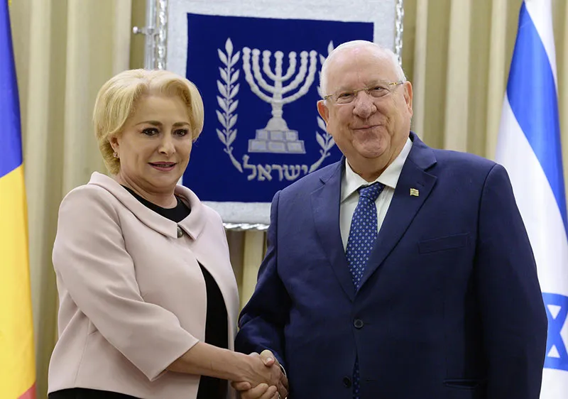 Tổng thống Klaus Iohannis và Thủ tướng Viorica Dancila (phải). Ảnh : mfa.gov.il