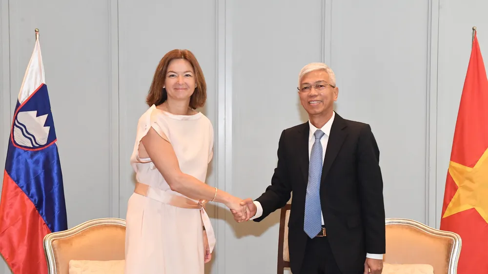Phó Chủ tịch UBND TPHCM Võ Văn Hoan tiếp bà Tanja Fajon, Phó Thủ tướng, Bộ trưởng Ngoại giao Cộng hòa Slovenia (trái) đến thăm và làm việc tại TPHCM. Ảnh: VIỆT DŨNG