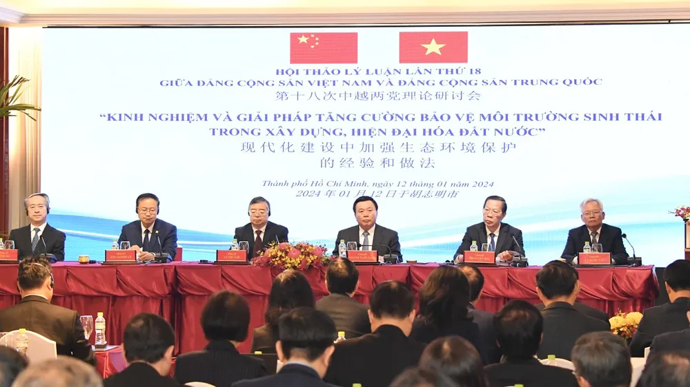Đoàn Đại biểu Đảng Cộng sản Việt Nam và Đảng Cộng sản Trung Quốc tại buổi khai mạc Hội thảo Lý luận lần thứ 18. Ảnh: VIỆT DŨNG