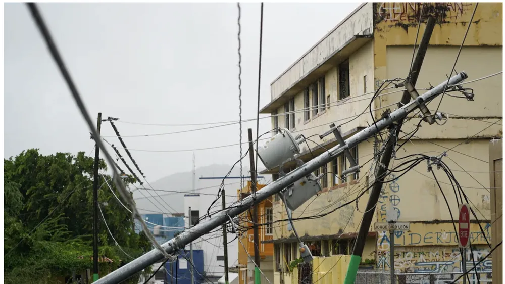 Hệ thống điện ở Puerto Rico bị bão Ernesto gây hư hại nặng. Ảnh: Getty Images