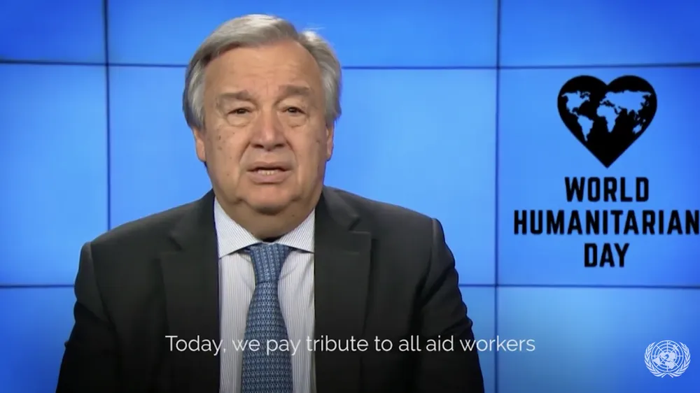 Tổng Thư ký LHQ Antonio Guterres tôn vinh các nhân viên cứu trợ nhân đạo. Ảnh: UN