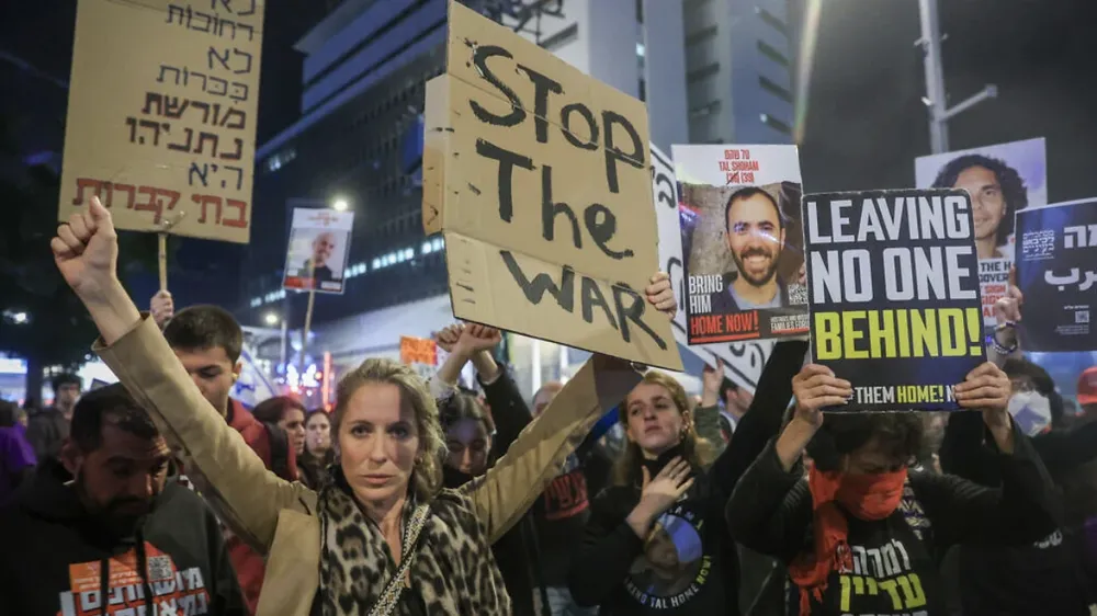 Biểu tình tại Tel Aviv kêu gọi thả các con tin người Israel bị Hamas bắt giữ ở Dải Gaza. Ảnh: Times of Israel