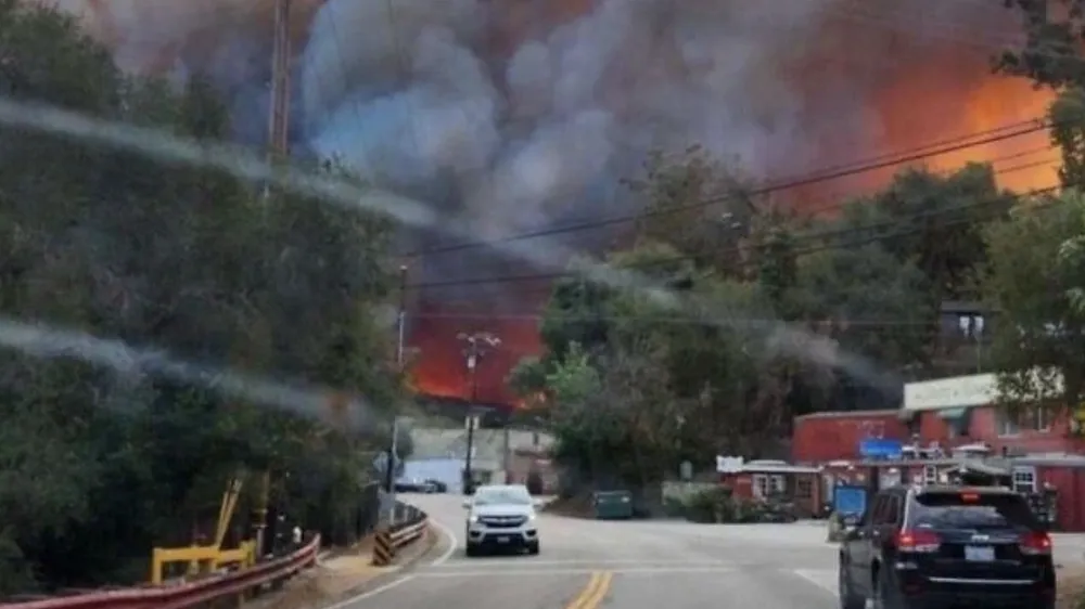Đám cháy đang tiến gần đến khu phố Topanga Canyon của cộng đồng lớn người Do Thái tại Los Angeles. Ảnh : Times of Israel