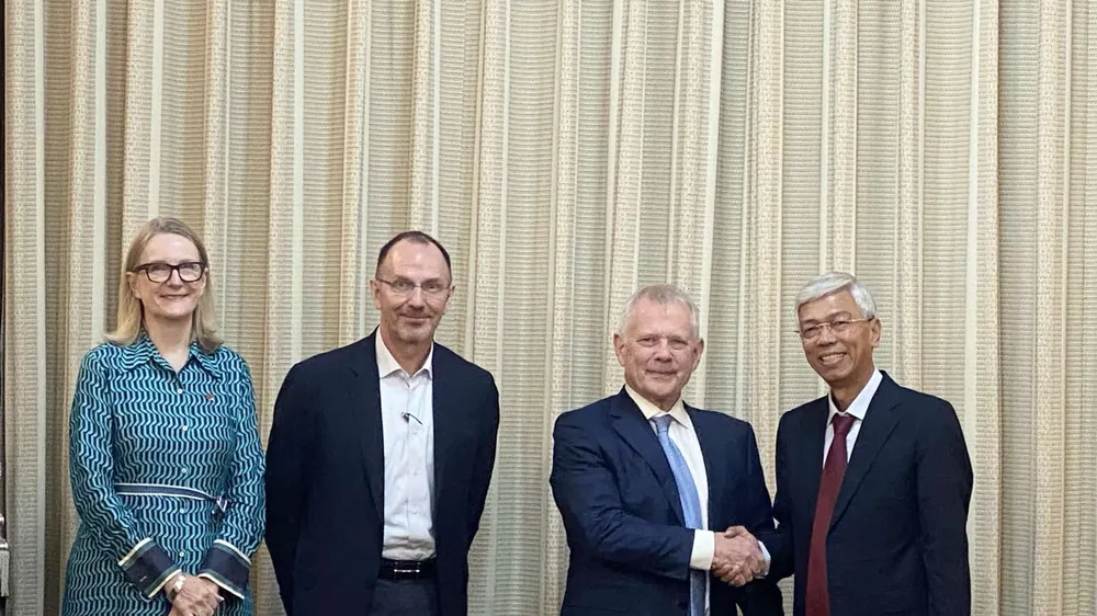 Đồng chí Võ Văn Hoan, bà Tổng Lãnh sự Australia tại TPHCM Sarah Hooper, Chủ tịch Ngân hàng Quốc gia Australia (NAB) Philip Chronican (giữa). Ảnh: XUÂN HẠNH