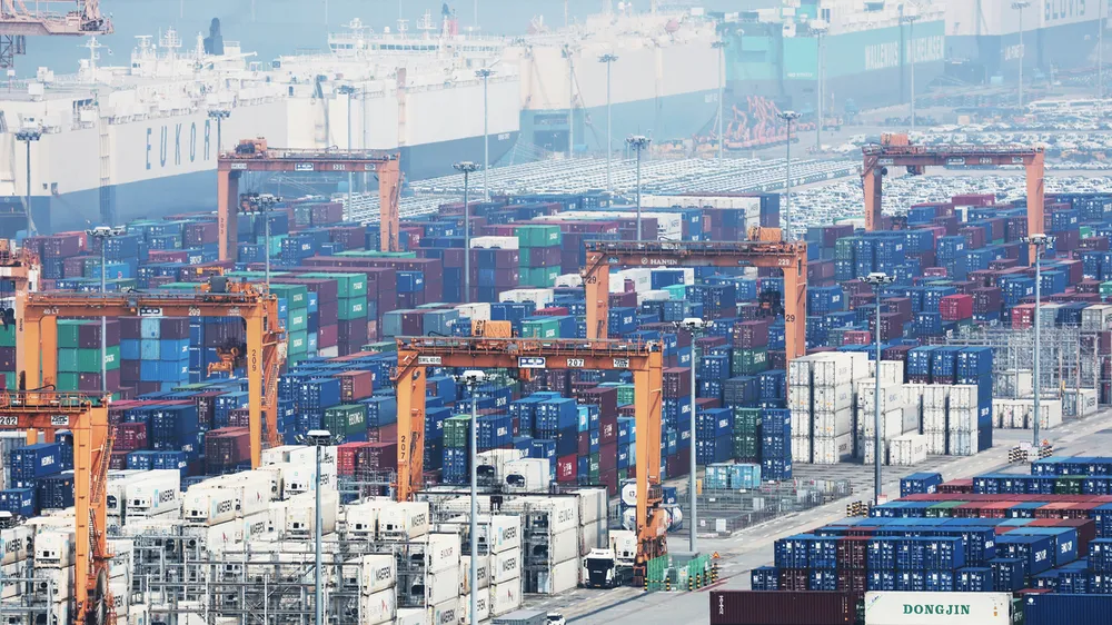 Hàng hoá xuất khẩu tại Cảng Pyeongtaek ở tỉnh Gyeonggi, Hàn Quốc. Ảnh: YONHAP 