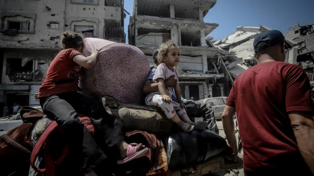 Quân đội Israel tấn công hai hướng vào Dải Gaza 