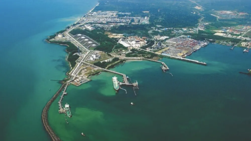 Tổ hợp các cơ sở Khí tự nhiên hóa lỏng (LNG) tại Bintulu. Ảnh : Business Times