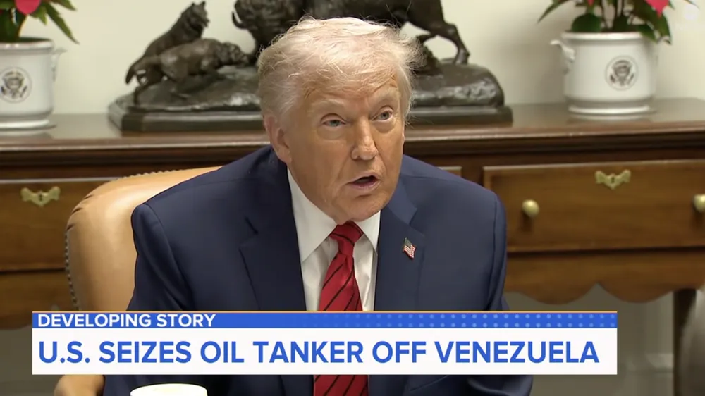 Tổng thống Donald Trump tuyên bố Mỹ thu giữ một tàu chở dầu ngoài khơi bờ biển Venezuela hồi đầu tuần này. Ảnh: ABC News