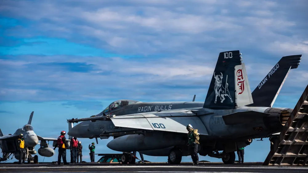 Bộ Tư lệnh Trung tâm Hoa Kỳ (CENTCOM) công bố ảnh tàu USS Ford phóng máy bay từ vùng biển phía Đông Địa Trung Hải. Ảnh : U.S Central Command