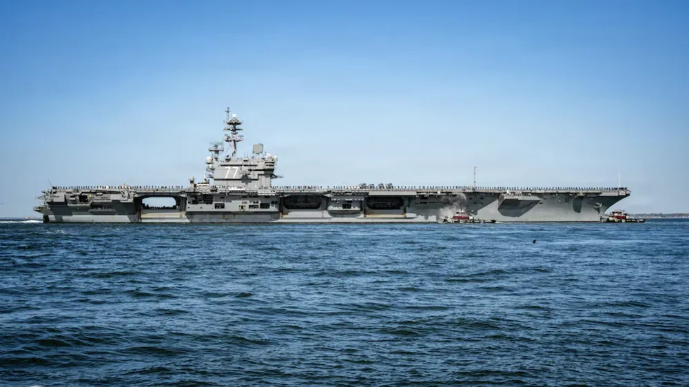 Tàu USS George HW Bush rời Căn cứ Hải quân Norfolk, Virginia, ngày 31-3. Ảnh : U.S. NAVY