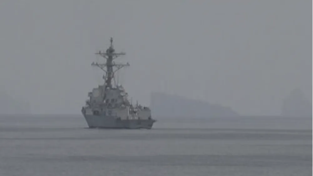 Hải quân Mỹ đã bắt đầu chiến dịch rà phá thủy lôi ở eo biển Hormuz. Ảnh: CENTCOM | X