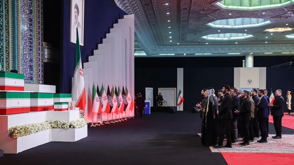 Lễ tang cố lãnh tụ Ali Khamenei bắt đầu từ ngày 4-7 tại Tehran. Ảnh: Boston Globe