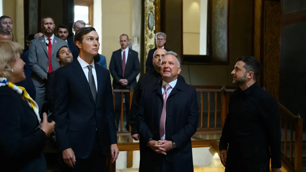 Tổng thống Ukraine Volodymyr Zelensky chào đón hai đặc phái viên của Tổng thống Mỹ Donald Trump trong chuyến thăm đầu tiên đến Ukraine. Ảnh: The Kyiv Independent