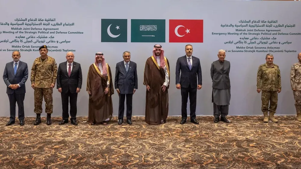 Đại diện 3 nước tham dự cuộc họp của Ủy ban quốc phòng Hiệp ước Mecca ở Riyadh, Saudi Arabia, ngày 5 -10. Ảnh: AA