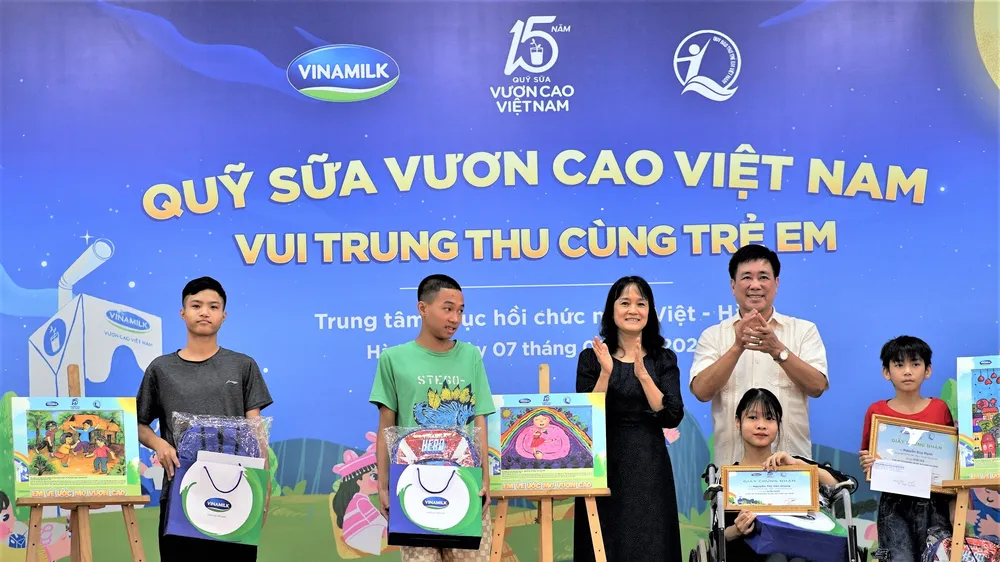 Mang trung thu “ấm” đến với trẻ em có hoàn cảnh đặc biệt 