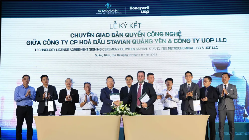 Nhà máy Hoá dầu Stavian Quảng Yên nhận chuyển giao bản quyền công nghệ 