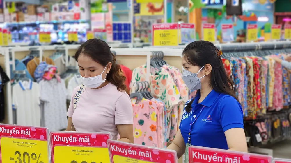 Bán lẻ giảm giá “sập sàn” hưởng ứng mùa “Shopping Season”