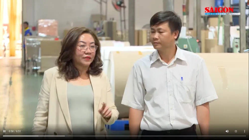 Bà Nhan Húc Quân, Tổng Giám đốc New Toyo (Việt Nam) cùng các cộng sự đồng lòng chuyển đổi xanh để hướng đến phát triển bền vững hơn