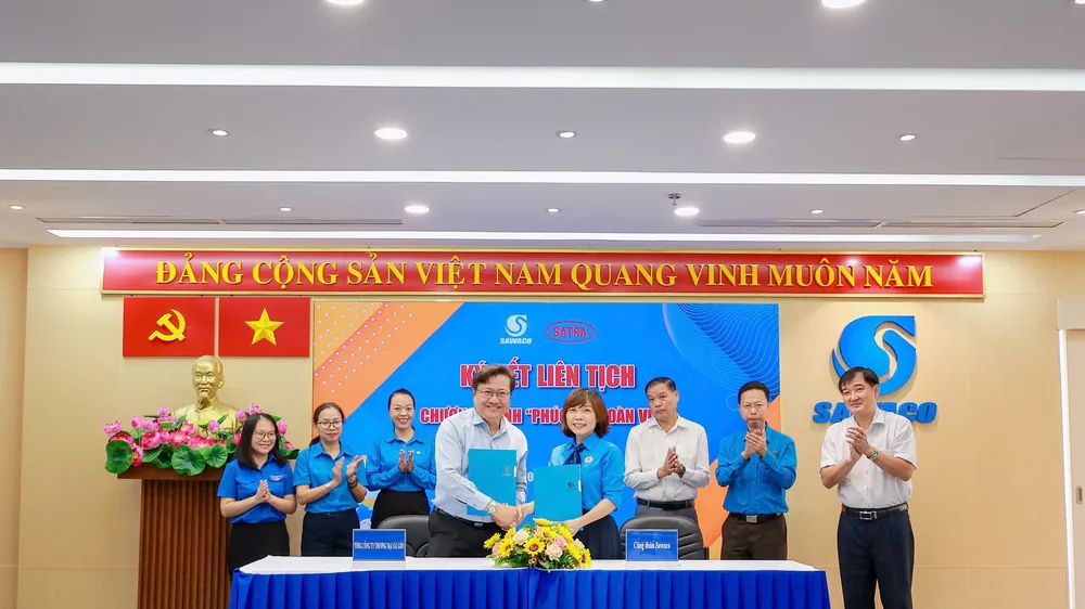 Đại diện Satra ký Biên bản thỏa thuận hợp tác Chương trình "Phúc Lợi đoàn viên" với Sawaco
