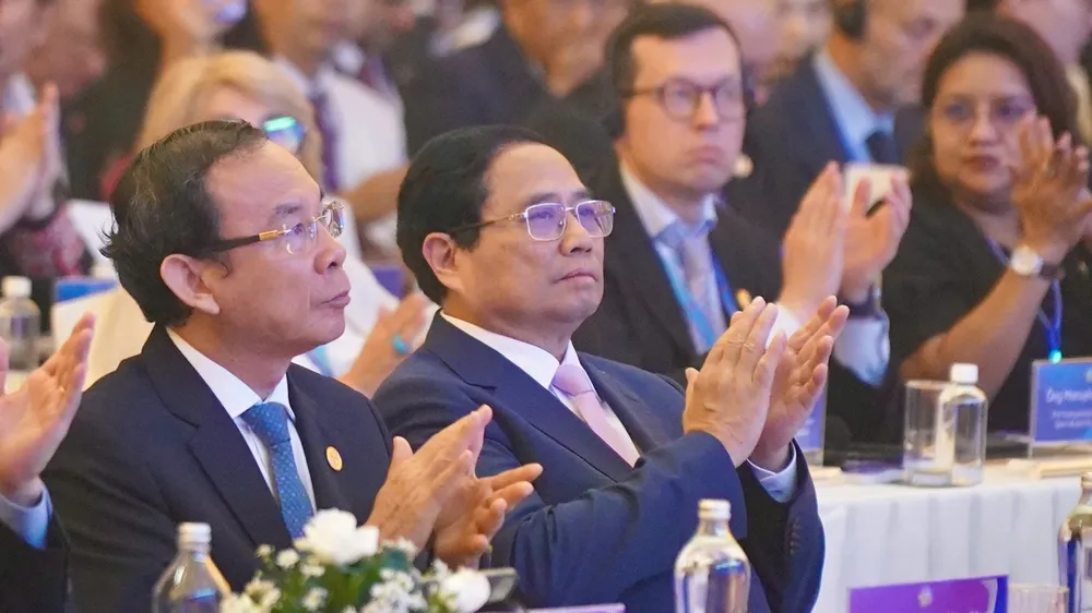Đồng chí Phạm Minh Chính, Uỷ viên Bộ Chính trị, Thủ tướng Chính phủ tham dự khai mạc diễn đàn. Ảnh: HOÀNG HÙNG