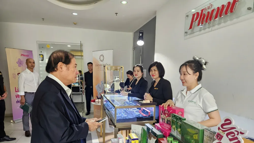Sản phẩm của Công ty CP Dược phẩm OPC trưng bày tại toạ đàm