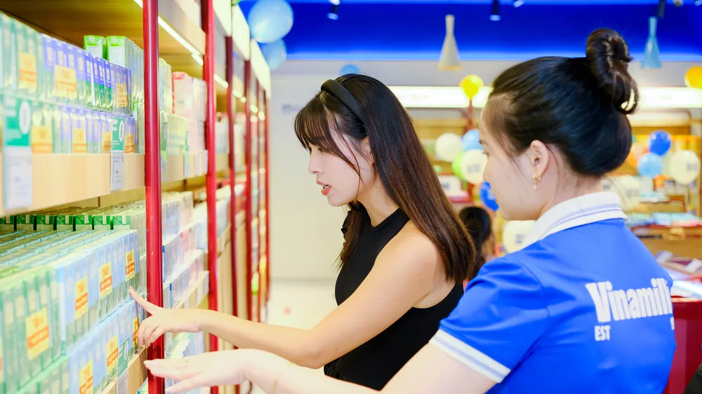 Khi người tiêu dùng ngày càng thông thái và quan tâm đến môi trường, lợi thế sẽ thuộc về doanh nghiệp có sự chuẩn bị từ sớm. Ảnh: Minh Anh