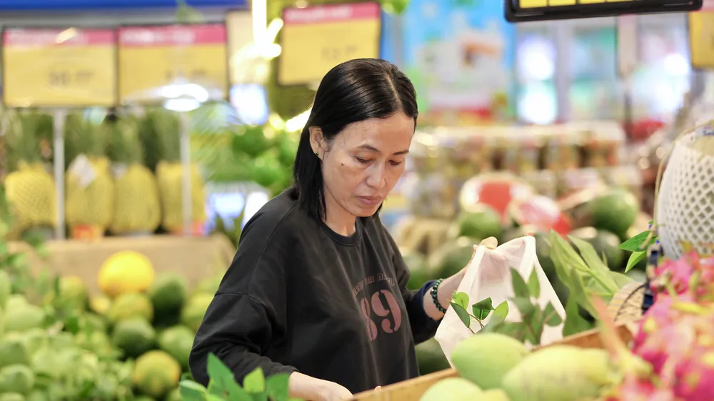 Sagion Co.op triển khai nhiều chương trình khuyến mãi tập trung vào nhóm thực phẩm dinh dưỡng và hàng thiết yếu. Ảnh HỒNG CHÂU