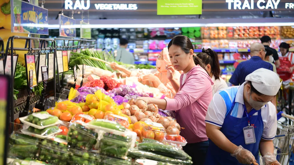 Rau củ quả tươi là một trong những nhóm hàng được Saigon Co.op tăng ưu đãi trong tháng mua sắm hàng Việt. Ảnh MINH XUÂN