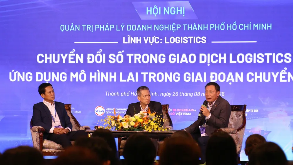 Các chuyên gia phân tích những phân khúc logistics đang được đẩy mạnh chuyển đổi số, từ vận tải, kho bãi đến cảng biển và thương mại xanh xuyên biên giới. Ảnh: HOÀNG HÙNG