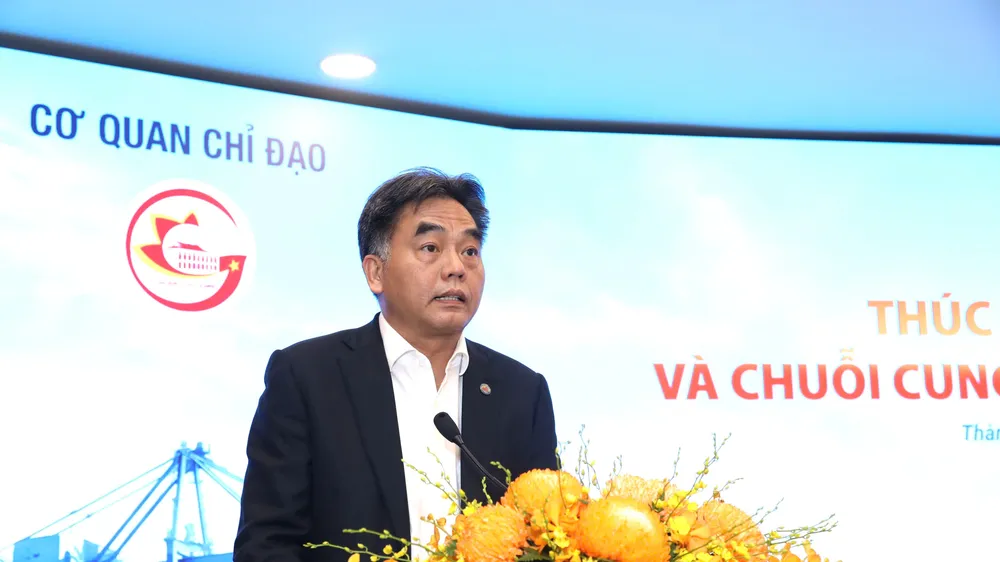 Ủy viên Ban Thường vụ Thành ủy, Phó Chủ tịch Thường trực UBND TPHCM Nguyễn Lộc Hà phát biểu chỉ đạo tại hội nghị. Ảnh ĐOAN CHƯƠNG