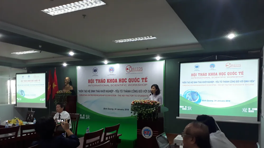 Hiệu trưởng Trường ĐH KTKT Bình Dương phát biểu tại hội thảo