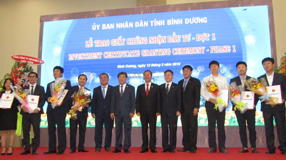 Lãnh đạo tỉnh Bình Dương và đại diện doanh nghiệp