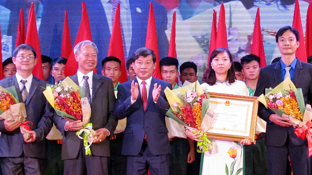 Chủ tịch nước trao tặng Huân chương Lao động hạng Nhì cho BETU