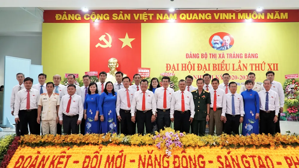 Các đại biểu chụp ảnh lưu niệm tại đại hội